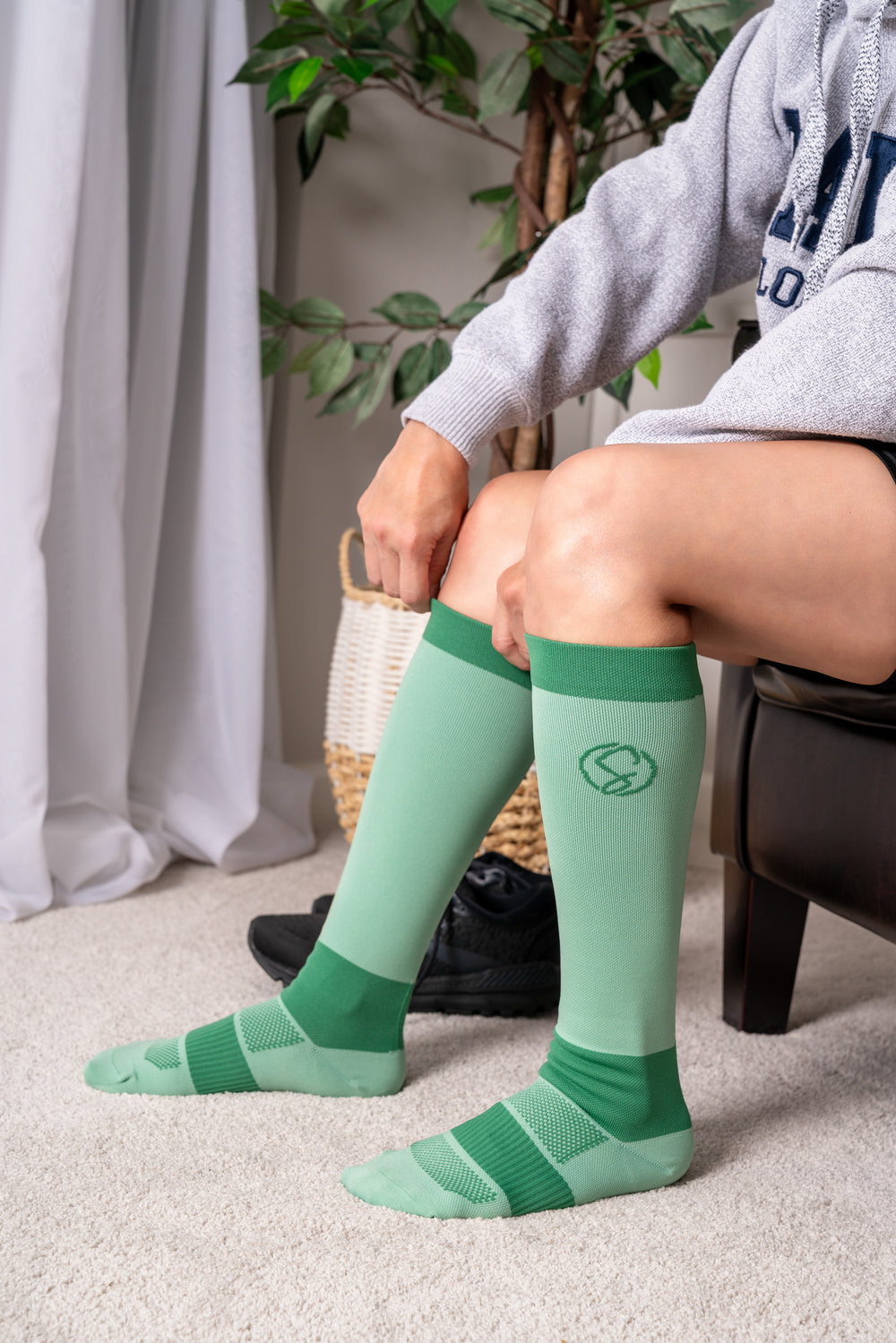 Knee High Compression Socks for Men & Women – Supportive Athletic Socks for Work, Travel, Running & Everyday Comfort, Green